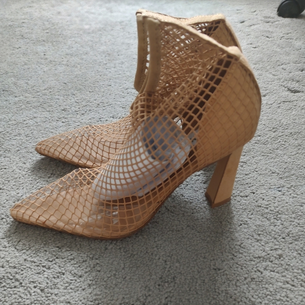 NEW Steve Madden Tan Mesh Women's Heels